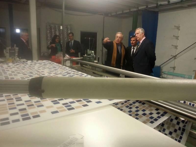 F�lix As�n y representantes del grupo franc�s MSV, ayer durante una visita a las instalaciones de Cotexsa. - GOBIERNO DE ARAG�N